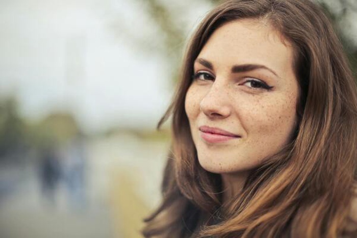 Optional photography of smiling women